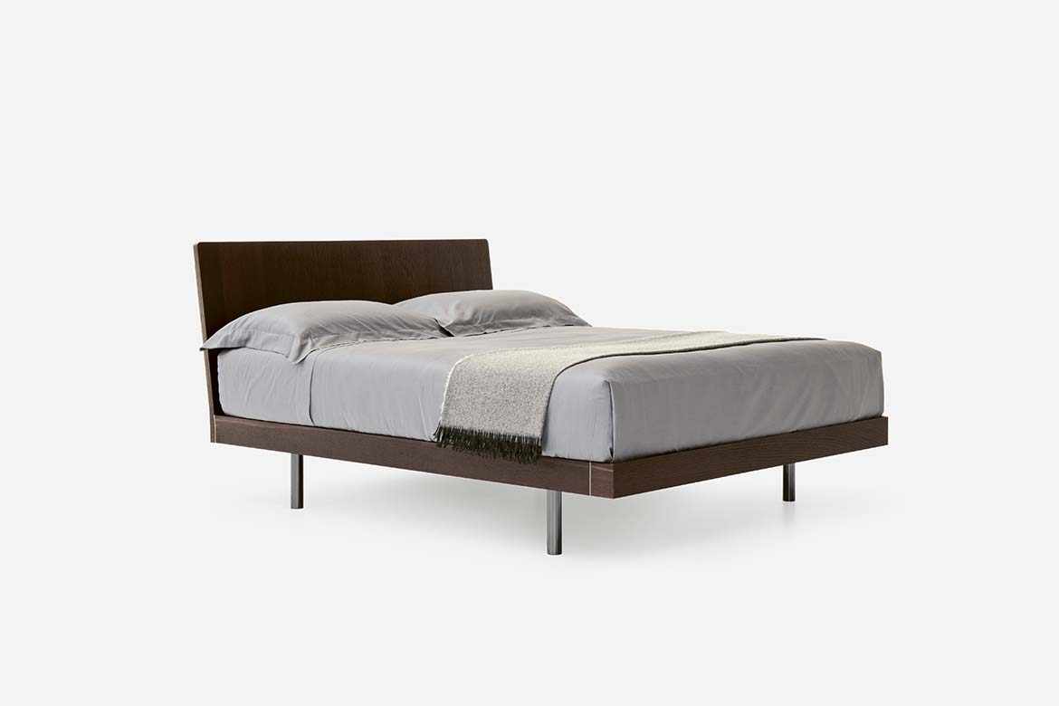 Alfa bed with metal legs Pianca