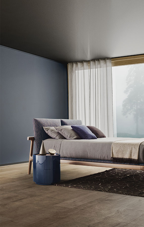 fushimi bed in solid wood design Philippe Tabet and dedalo round casegood Pianca