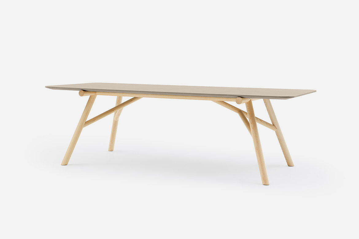 il tavolo maestro viene menzionato da adi design index 2019 tavolo disegnato da Emilio Nanni per Pianca