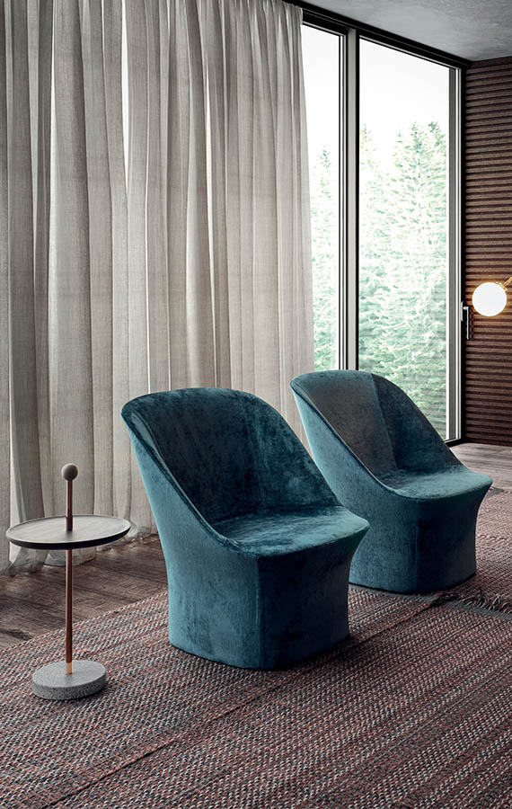 esse lounge armchair The moulded seat – like the base – can be upholstered in fabric, leather or imitation leather, choosing any option from the Pianca range