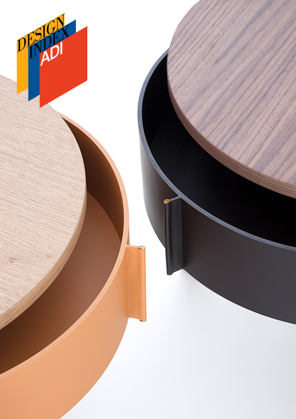 comodino di design moderno e panca in legno con cassetto in cuoio design Raffaella Mangiarotti per Pianca viene selezionato all'Adi design Index 2022