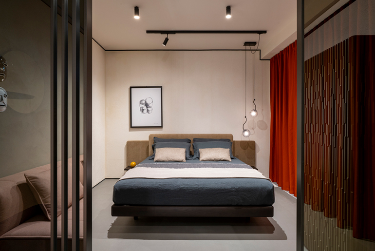 Letto Eos Pianca disegnato da Matteo Thun e Antonio Rodriguez, con testiera contenitore integrata, in mostra al Fuorisalone 2025