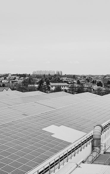 Impianto fotovoltaico industriale Pianca, investimento in energie rinnovabili per ridurre l’impatto ambientale e promuovere la sostenibilità.