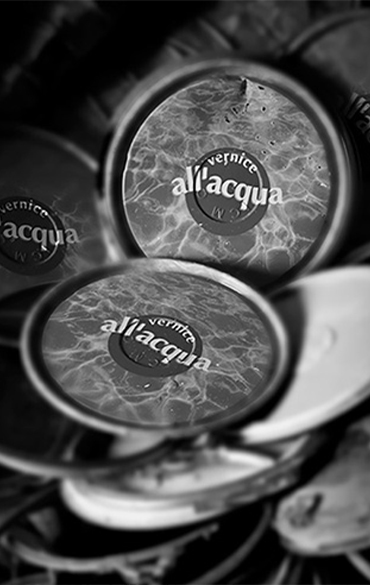 Vernici all’acqua utilizzate nei processi produttivi Pianca, scelta sostenibile per ridurre le emissioni e tutelare l’ambiente.