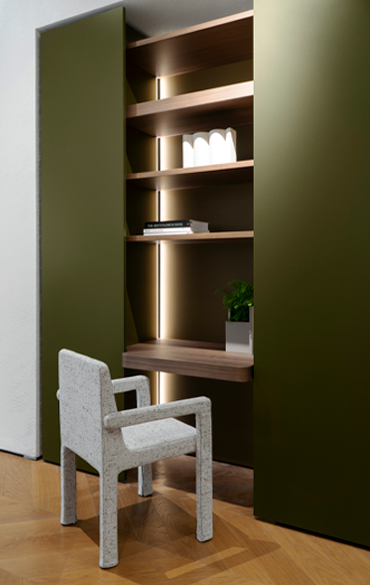 Sedia Cassia di Pianca design Altherr Désile Park, seduta imbottita elegante per dining contemporaneo presentata al Salone del Mobile.