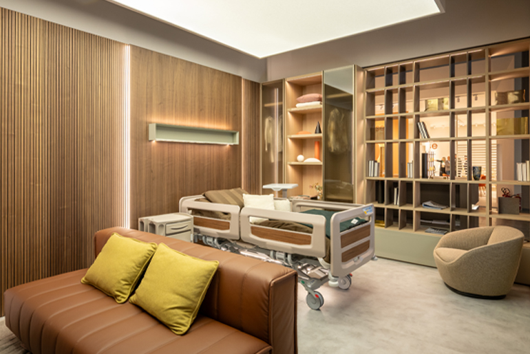 Camera healthcare progettata con Favero Health Projects e arredi Pianca, nuova visione dello spazio dedicato al benessere.