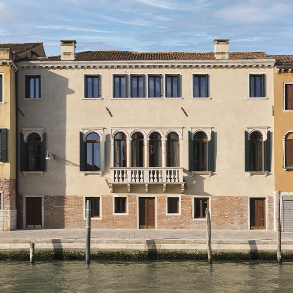 Elizabeth Unique Venice